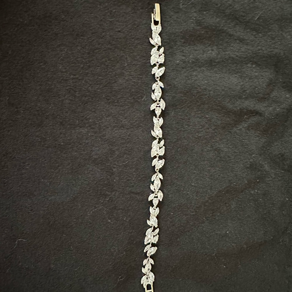 Elegant Silver Leaf Bracelet